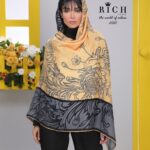 روسری زمینه گلگلی زرد