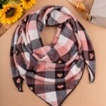 روسری مادرانه طرح چهارخونه صورتی