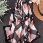 شال  چهارخونه صورتی