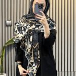 روسری حاشیه دار