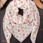 روسری رز زمینه روشن (ایراد جزئی)