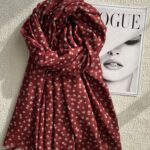 شال موهر اسکارلت